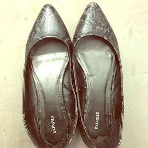 SNAKESKIN PRINT POINTED TOE FLAT